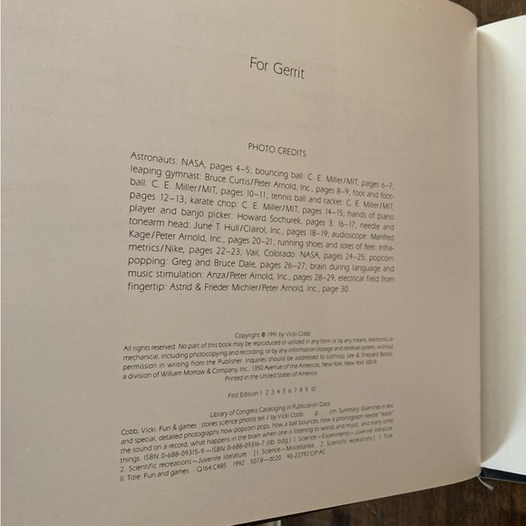 Signed - Fun and Games:Stories Science Photos Tell by Vicki Cobb - First Edition - Picture 9 of 17